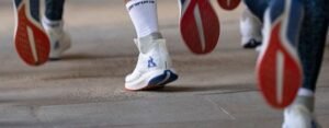 LE COQ SPORTIF DÉVOILE SA NOUVELLE PAIRE DE RUNNING : LA R2024