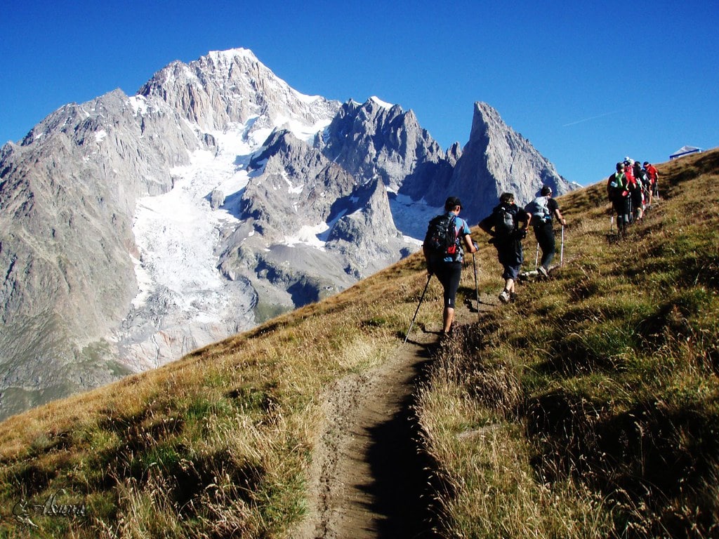 Ultra Trail du Mont Blanc vue et coureurs sur le parcours