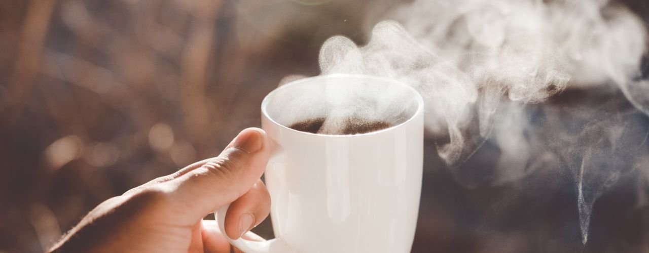 Boire du café avant de courir déshydrate-t-il vraiment ?