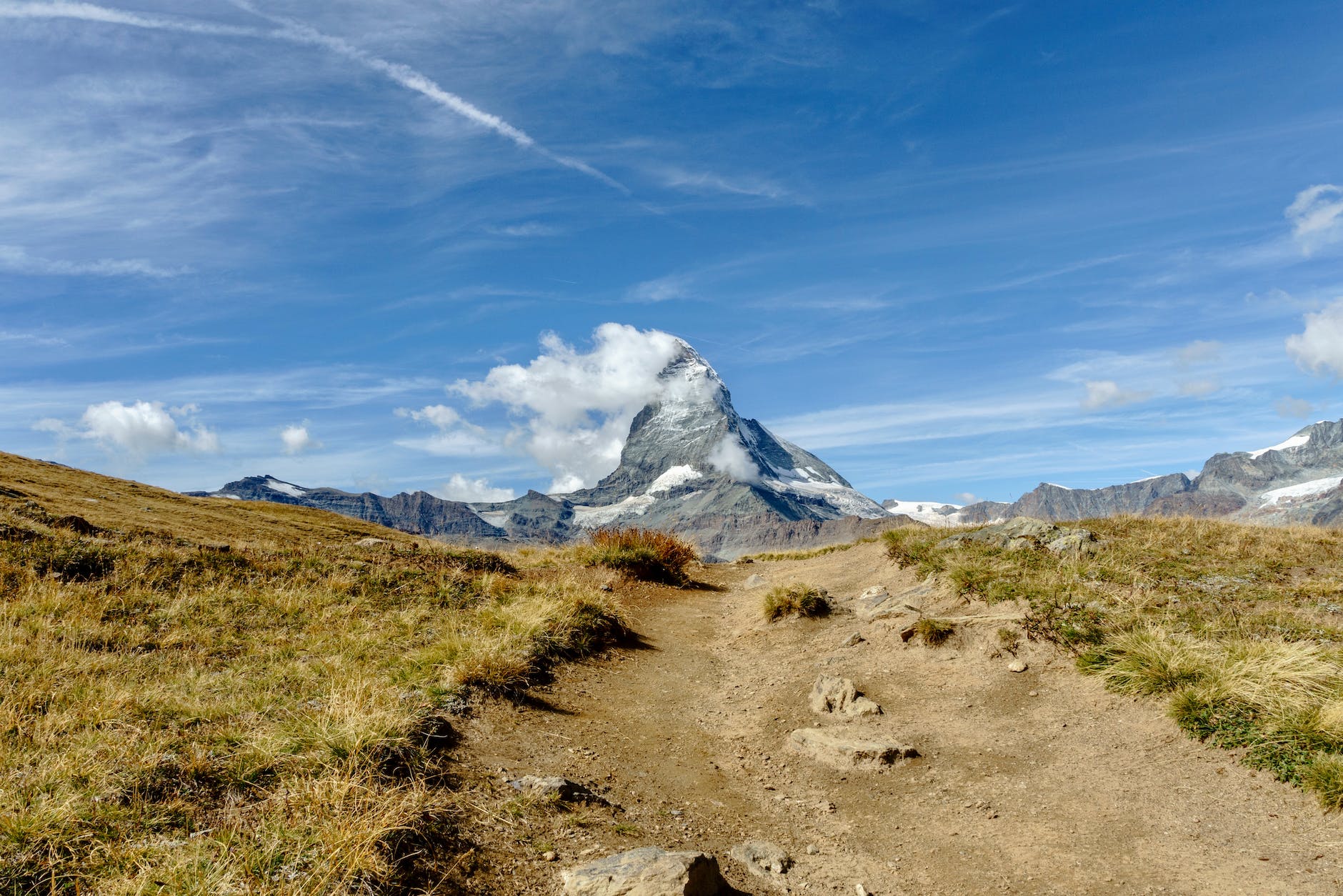 paysage avec vue sur le mont matterhorn dans les Alpes