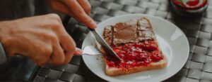 Faut-il éviter la pâte à tartiner et le chocolat au petit déjeuner quand on est sportif ?