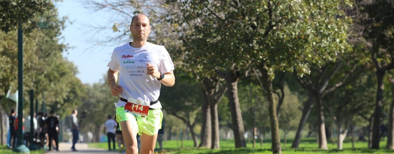 Voici comment Aleksandr Sorokin a battu le record du monde du 100 km en 6h05'35"