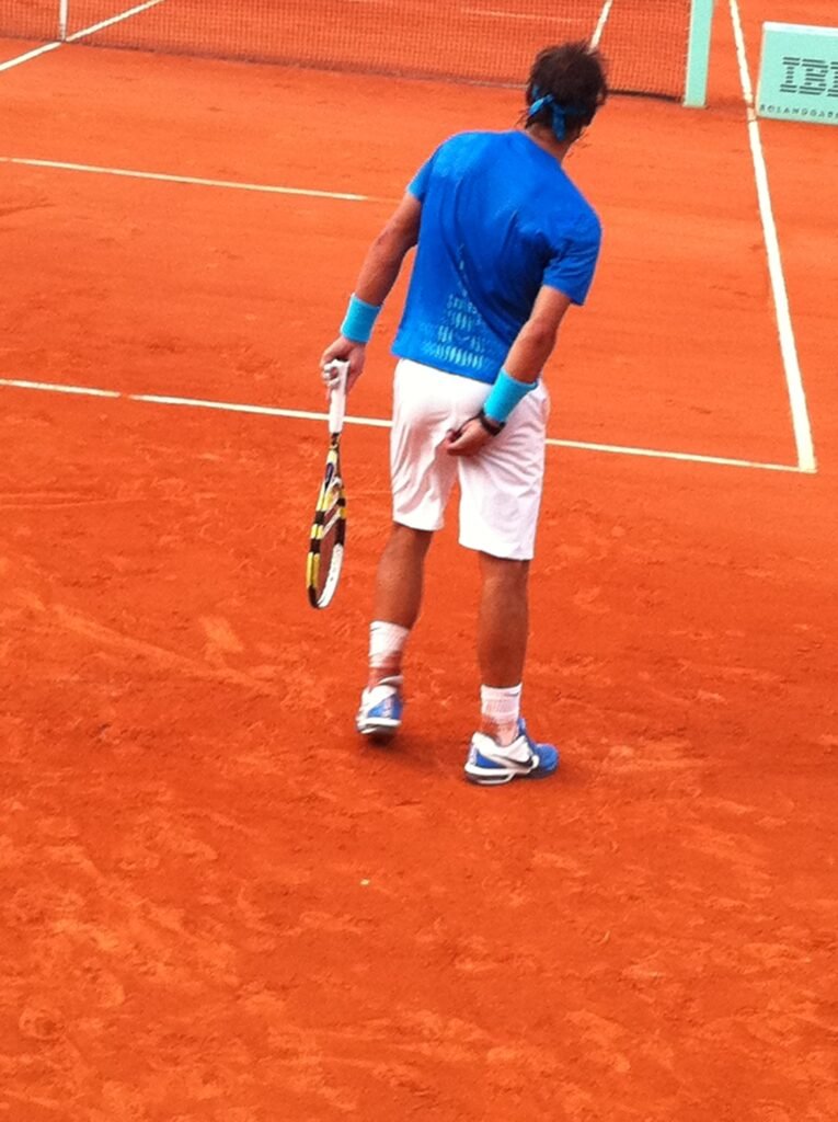Nadal se touche le caleçon (toc)