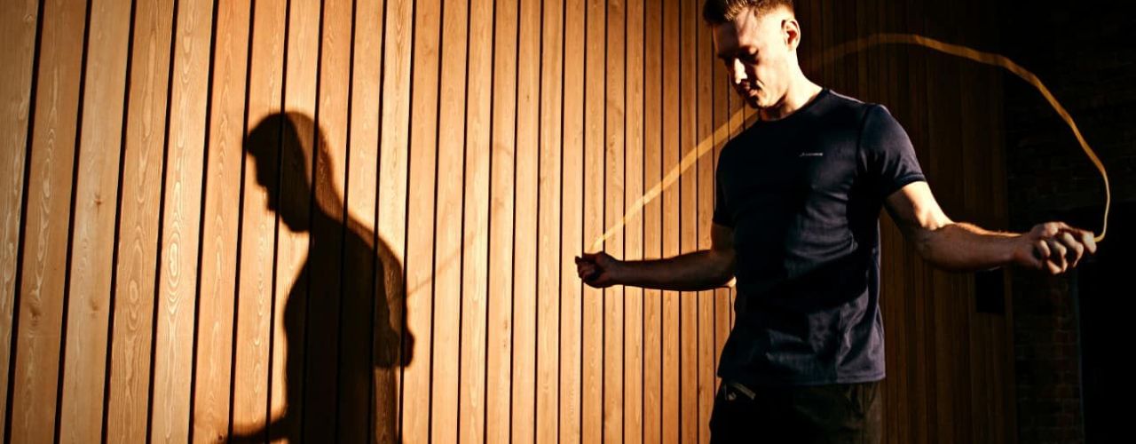 7 séances d’entraînement à la corde à sauter pour dynamiser votre journée