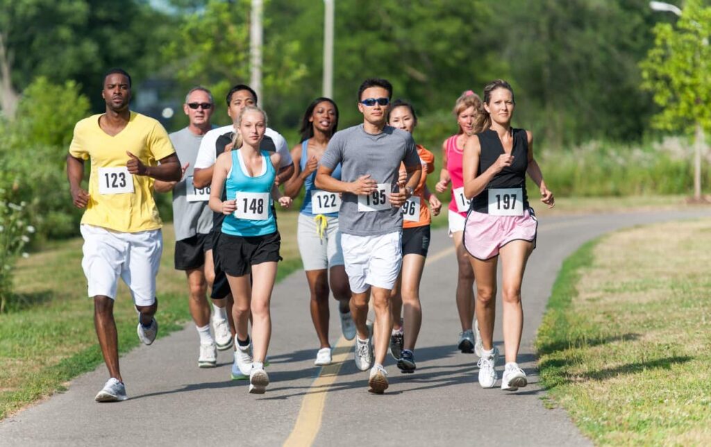 Faut-il utiliser un entraîneur de marathon ? Avantages et inconvénients du pacer