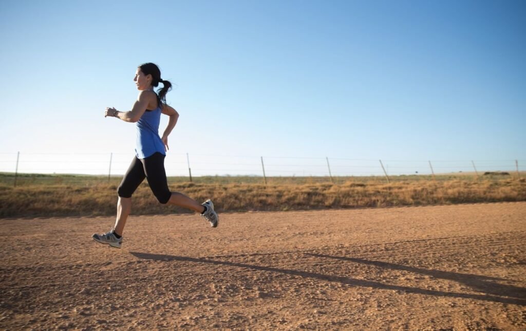Courir lentement réduit le risque de surentraînement et permet de courir vite