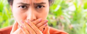 Pourquoi ai-je un goût de sang en bouche lorsque je cours ? 6 causes possibles + solutions