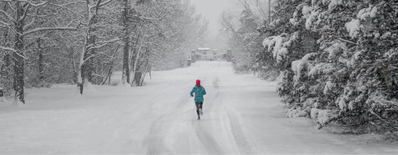 Courir dans la neige et sur la glace : Comment courir en toute sécurité l’hiver ?