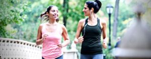 Vitesse de marche moyenne : Comparaison en fonction de l’âge et du sexe d’un adulte