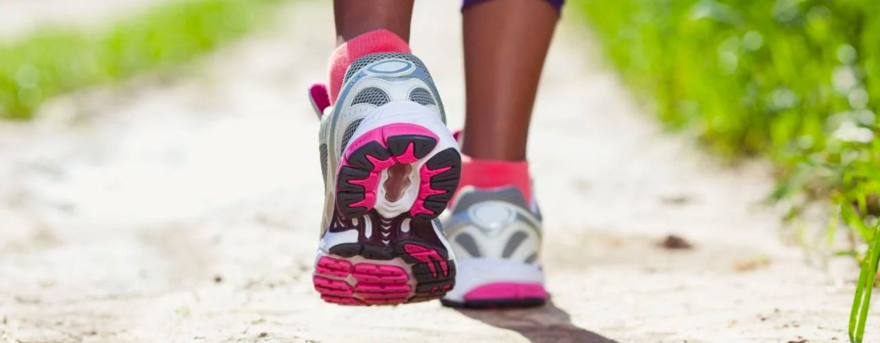 Comparaison des chaussures de running Saucony Vs Asics : Quelle marque est la meilleure ?