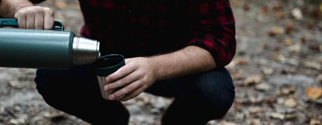 Comment enlever le goût de plastiques des flasques, gourdes et poches à eau ?