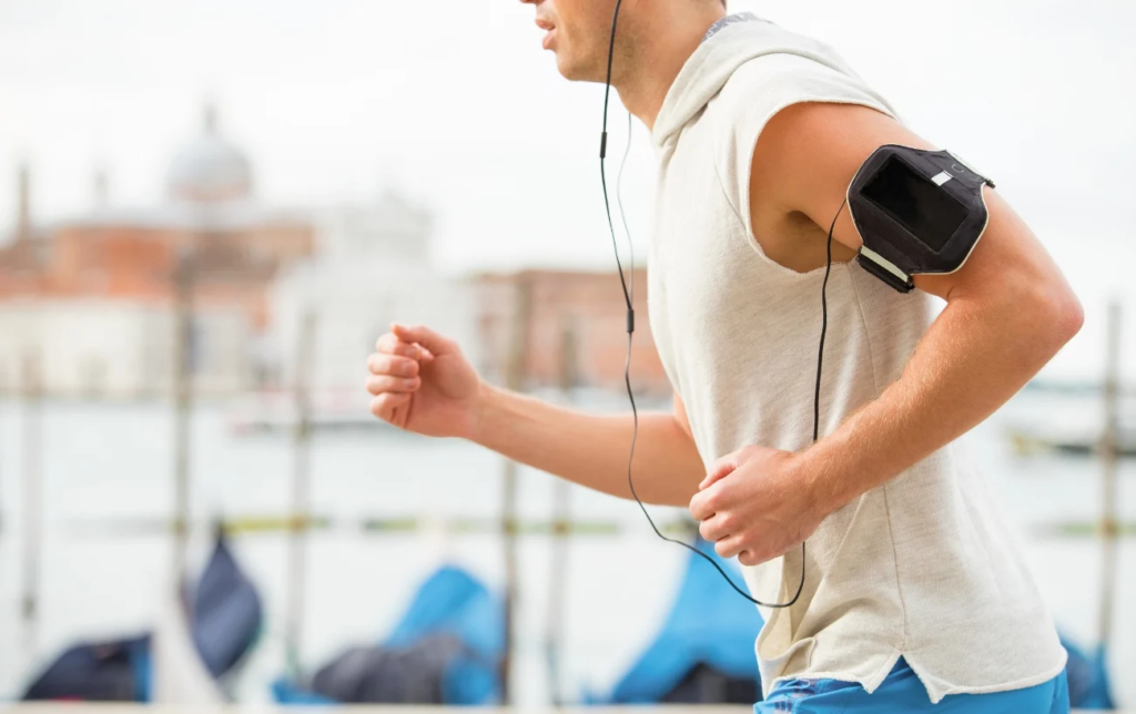 Top 8 des meilleurs brassards téléphone pour courir en 2023