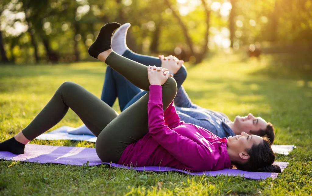 Chaleur ou glace pour la sciatique : Qu'est-ce qui est le mieux ? + 3 exercices pour soulager la sciatique