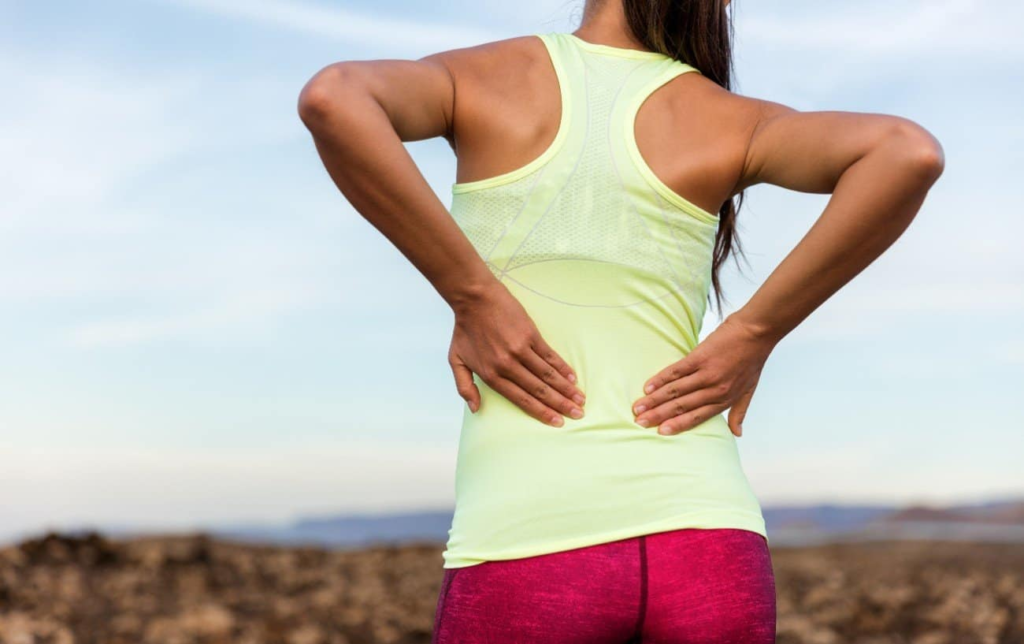Douleur au bas du dos lors de la course à pied ? 5 causes courantes + comment y remédier