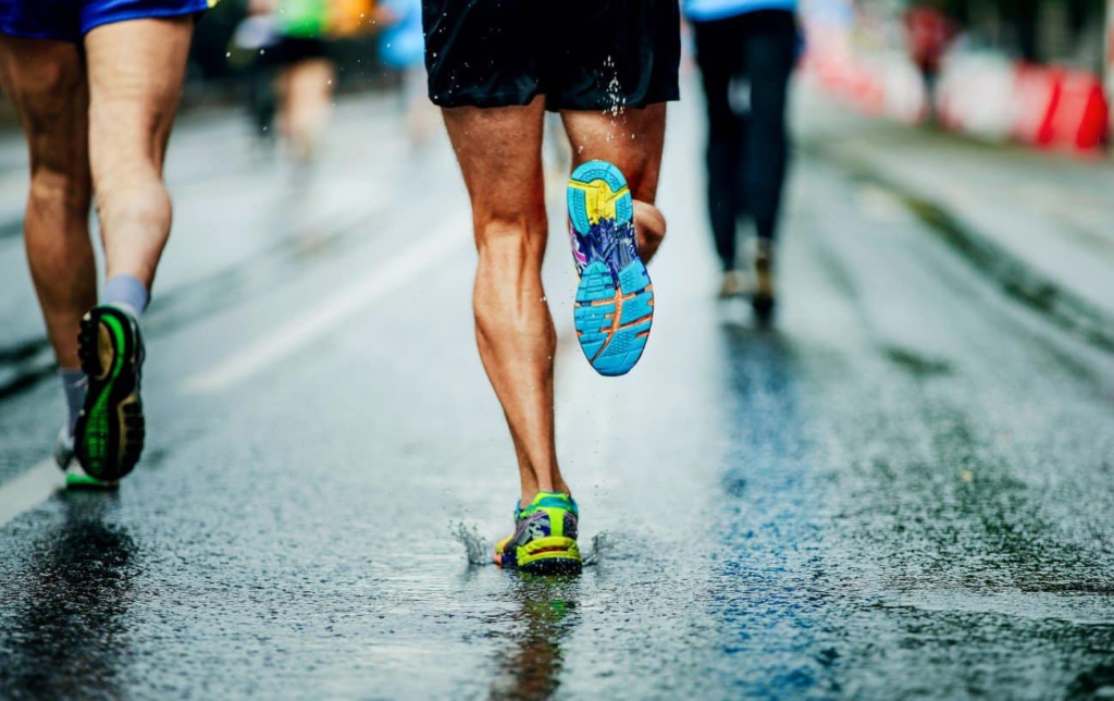 Douleur au bas du dos lors de la course à pied ? 5 causes courantes + comment y remédier