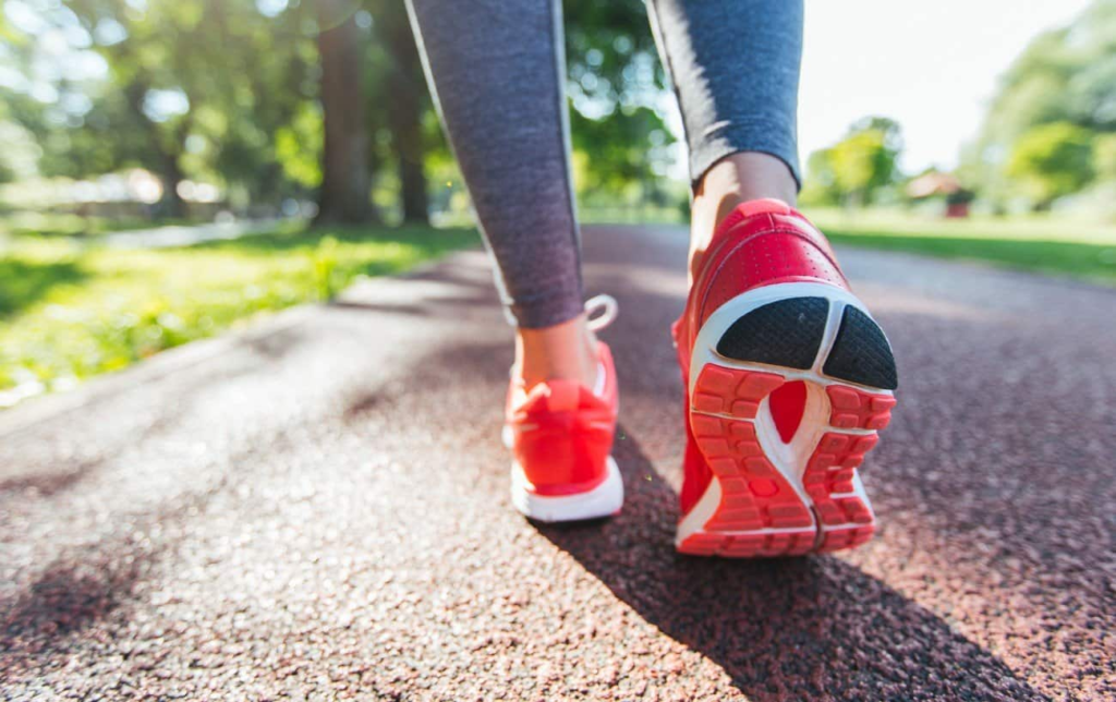 Douleur au bas du dos lors de la course à pied ? 5 causes courantes + comment y remédier