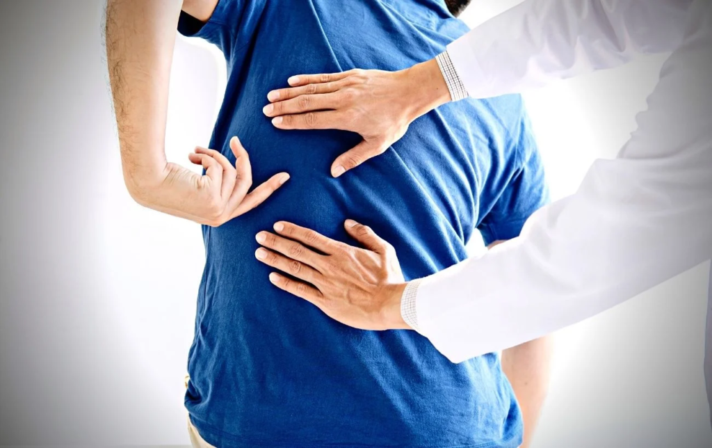 Douleur au bas du dos lors de la course à pied ? 5 causes courantes + comment y remédier