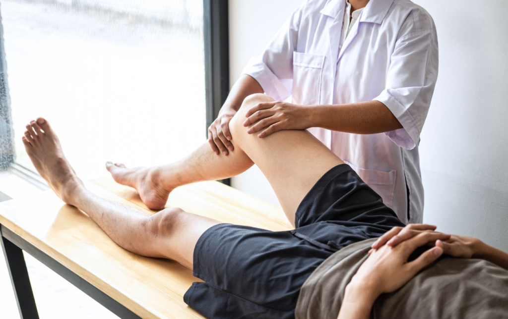 Douleur au genou en s'accroupissant ? Comment la diagnostiquer en se basant sur la localisation et la sensation