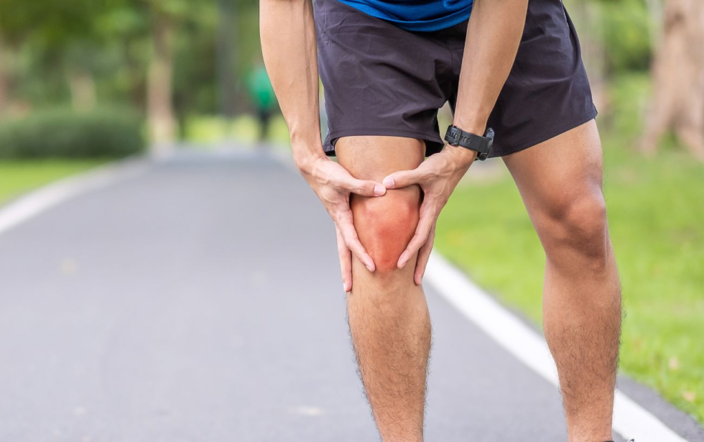 Douleur au genou en s'accroupissant ? Comment la diagnostiquer en se basant sur la localisation et la sensation