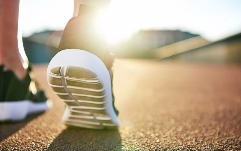 Brooks VS Asics : Les 6 principales différences entre les 2 marques