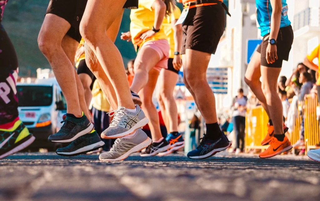 Brooks VS Asics : Les 6 principales différences entre les 2 marques