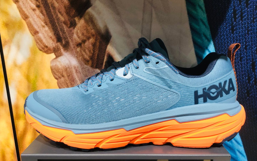 Comparaison des chaussures de running Hoka VS Asics : 5 différences principales