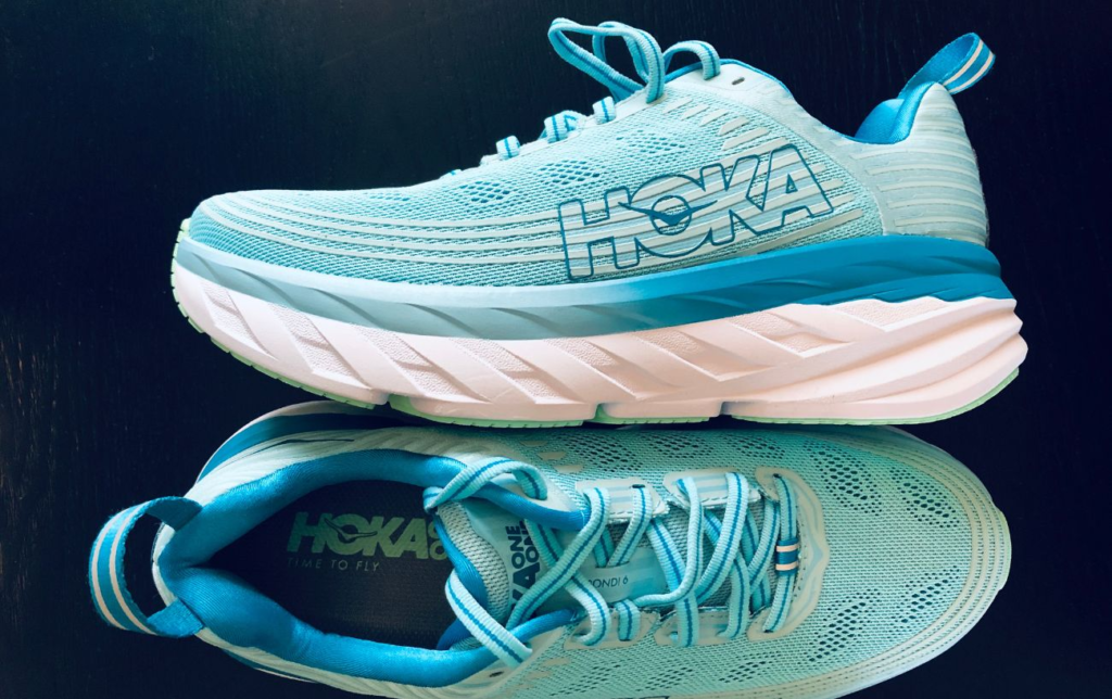 Comparaison des chaussures de running Hoka VS Asics : 5 différences principales