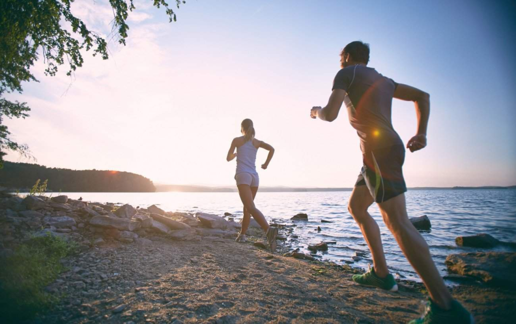 2 coureurs sur la plage