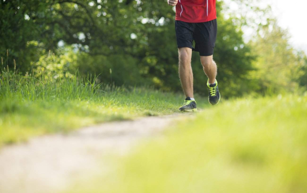 Un coureur à la campagne