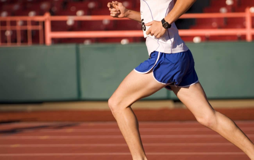 Jambes d'un coureur de 1000 mètres