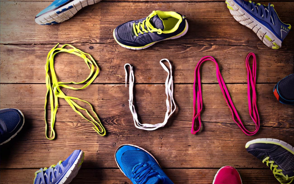 RUN écrit avec des lacets