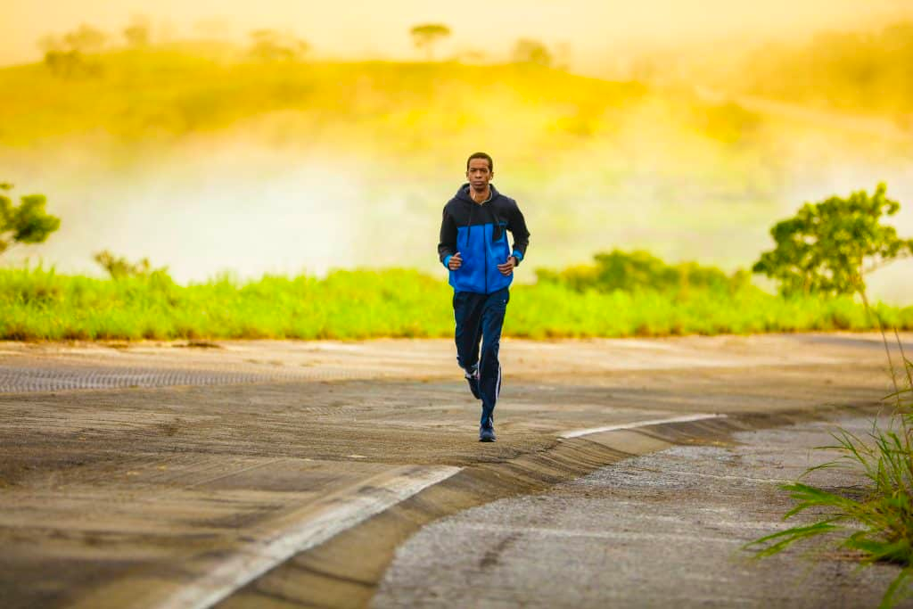 Coureur pendant un fartlek
