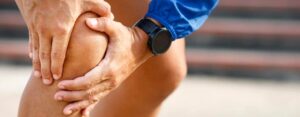6 causes courantes de douleur au genou après la course à pied + comment y remédier