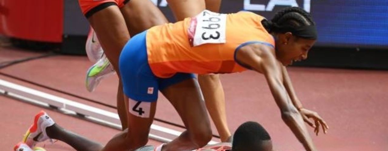 Sifan Hassan tombe à quelques mètres de la ligne d’arrivée dans la finale du 10 km des Championnats du monde 2023