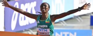Amane Beriso Shankule remporte le titre de championne du monde de marathon en 2023, à la tête de solides performances éthiopiennes