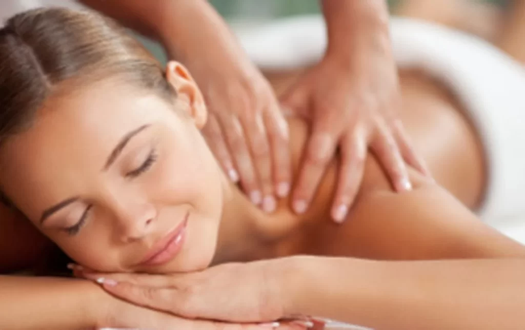 Les 5 avantages du massage pour les coureurs, selon un massothérapeute sportif
