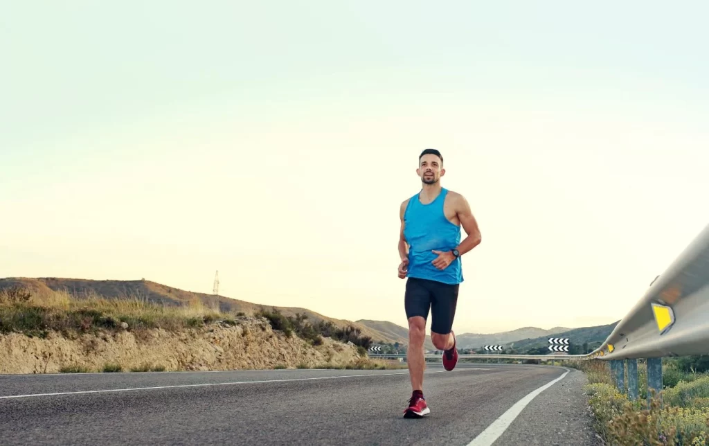 Les 5 avantages du massage pour les coureurs, selon un massothérapeute sportif