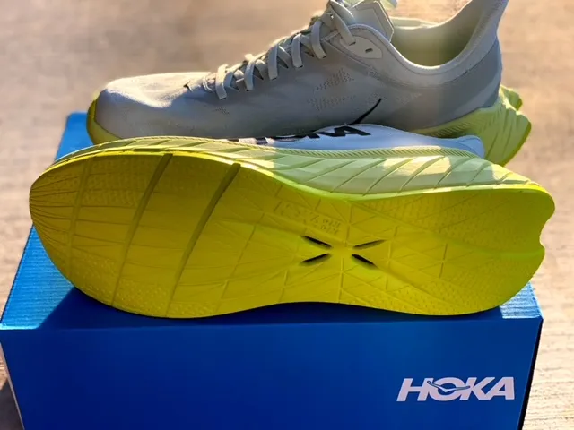 Quelle est la meilleure chaussure de running Hoka à plaque carbone ?