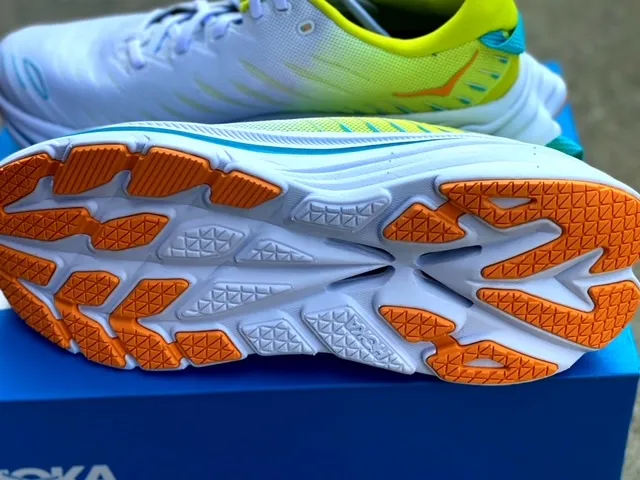 Quelle est la meilleure chaussure de running Hoka à plaque carbone ?