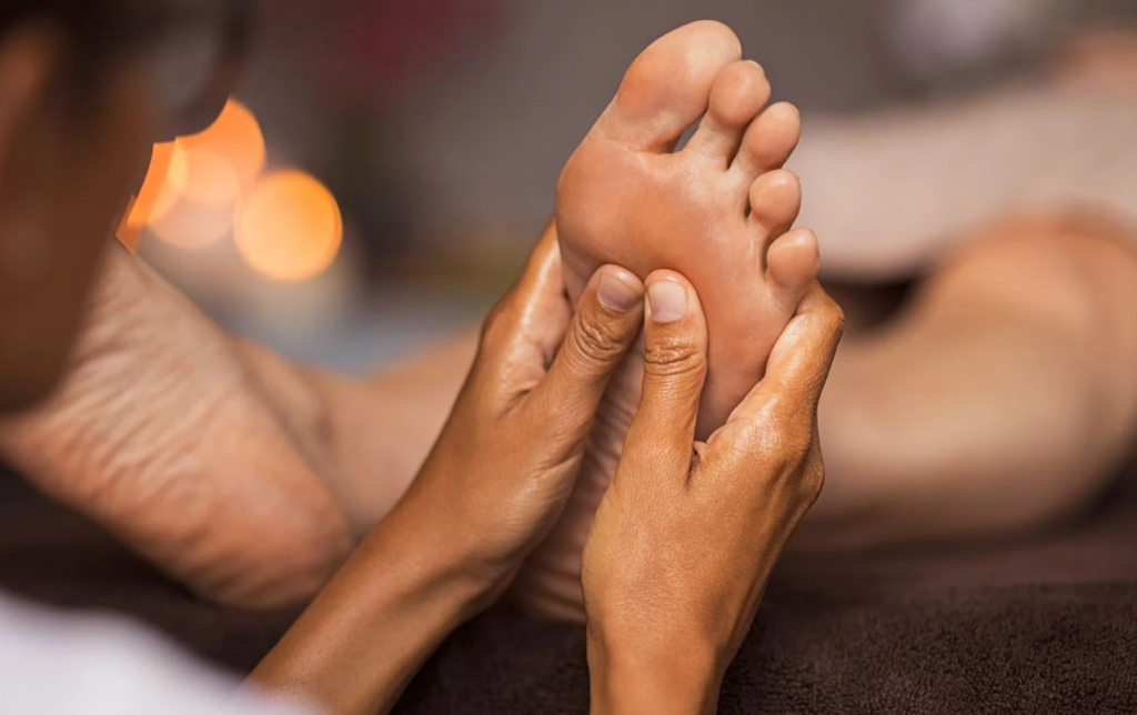 Les 5 avantages du massage pour les coureurs, selon un massothérapeute sportif