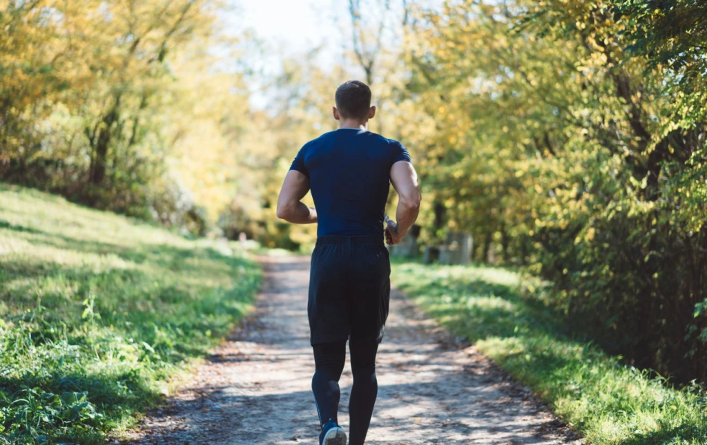 Puis-je courir avec une élongation des ischio-jambiers ? + Comment récupérer correctement ?