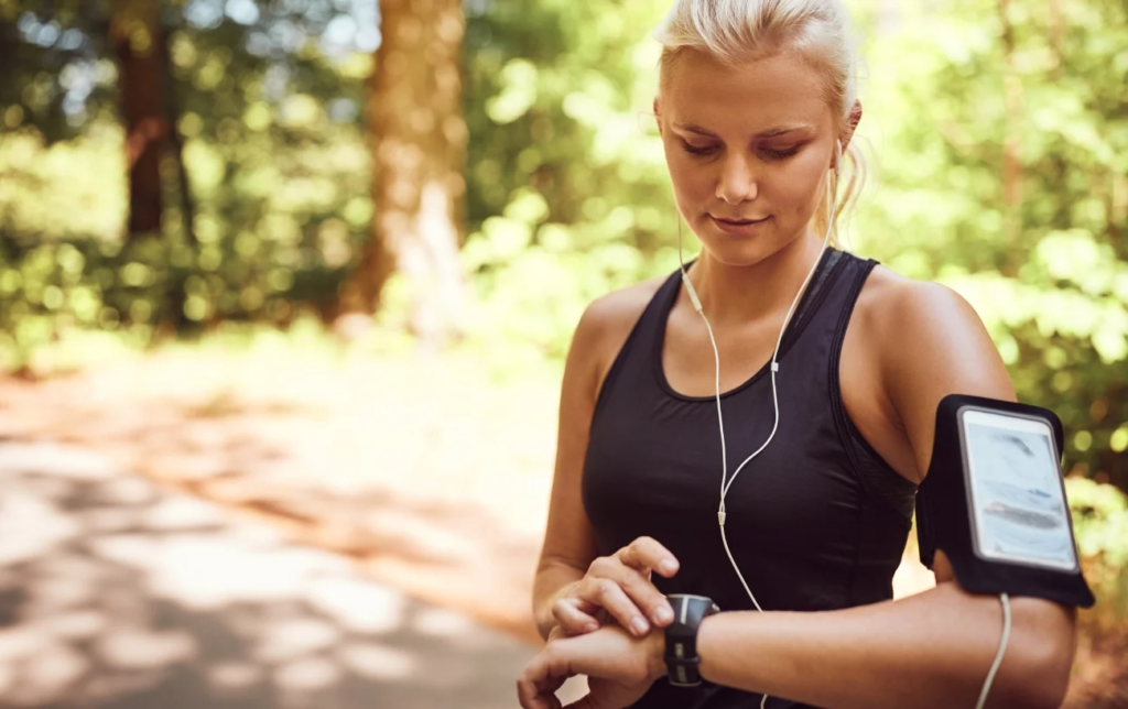 Apple Watch vs Garmin Fenix 6 : Laquelle choisir ?
