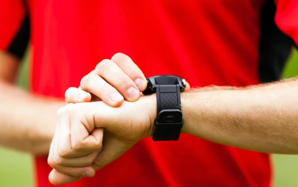 Apple Watch vs Garmin Fenix 6 : Laquelle choisir ?