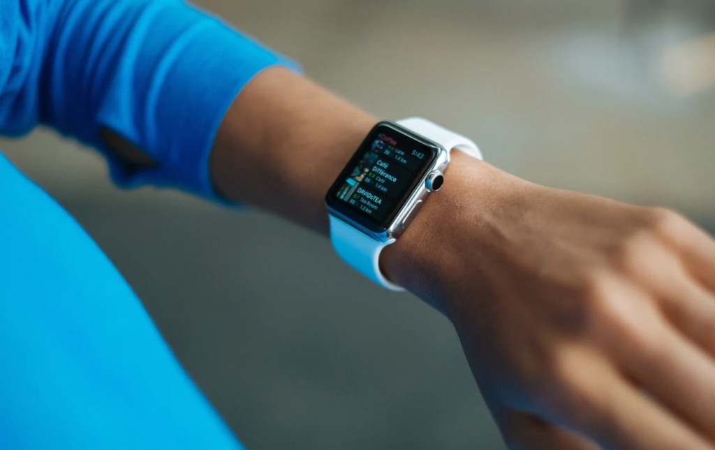 Apple Watch vs Garmin Fenix 6 : Laquelle choisir ?