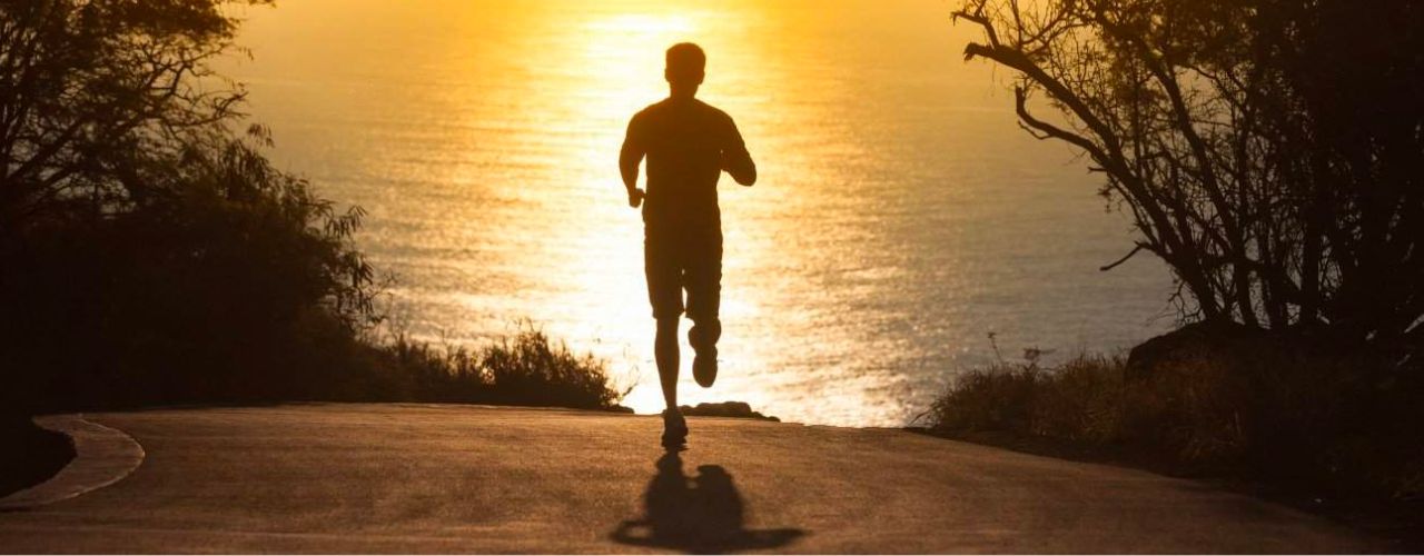 Courir à l'envers : 5 avantages du running "rétro" + 5 astuces pour y parvenir