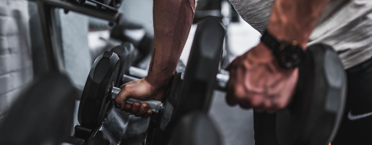 Entraînement du haut du corps pour les coureurs : Avantages + 11 exercices à tester