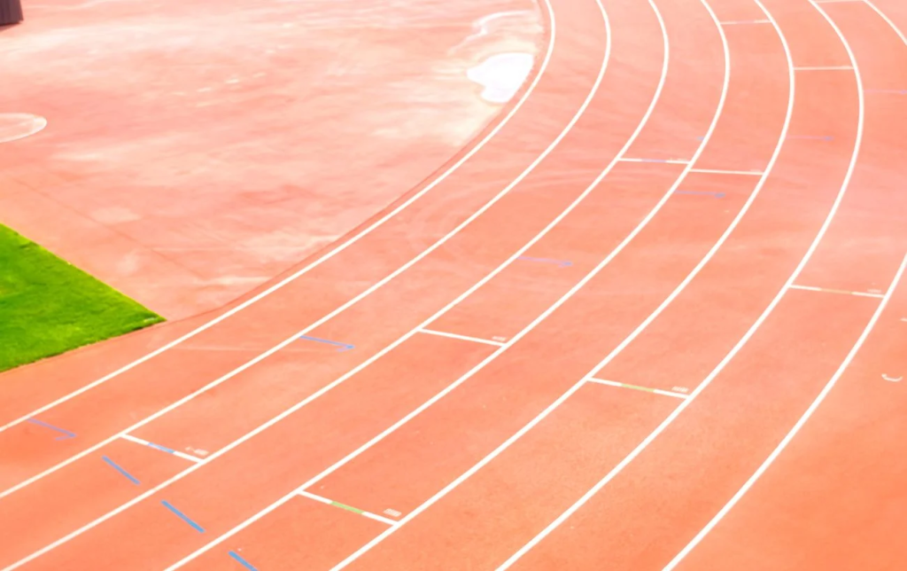 Que signifient les sigles "DNF" et "DNS" en compétition de course à pied / athlétisme ?