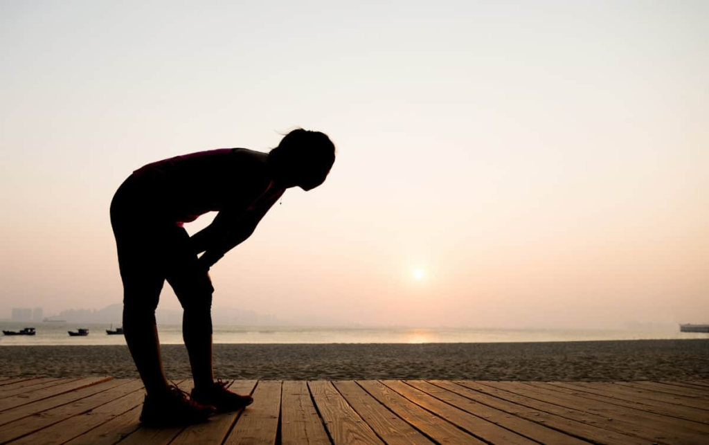 Vous souffrez de maux de tête après avoir couru ? Voici 4 causes possibles