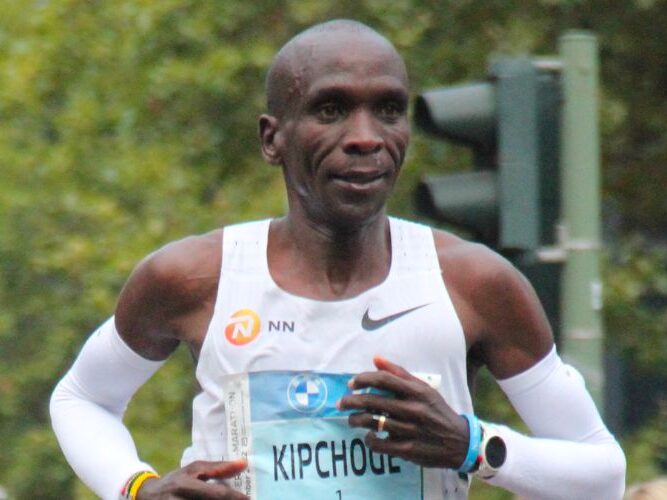 Qui est Eliud Kipchoge ? Le marathonien le plus rapide du monde