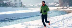 Comment bien s'habiller pour courir en hiver ? Conseils et équipements face au froid